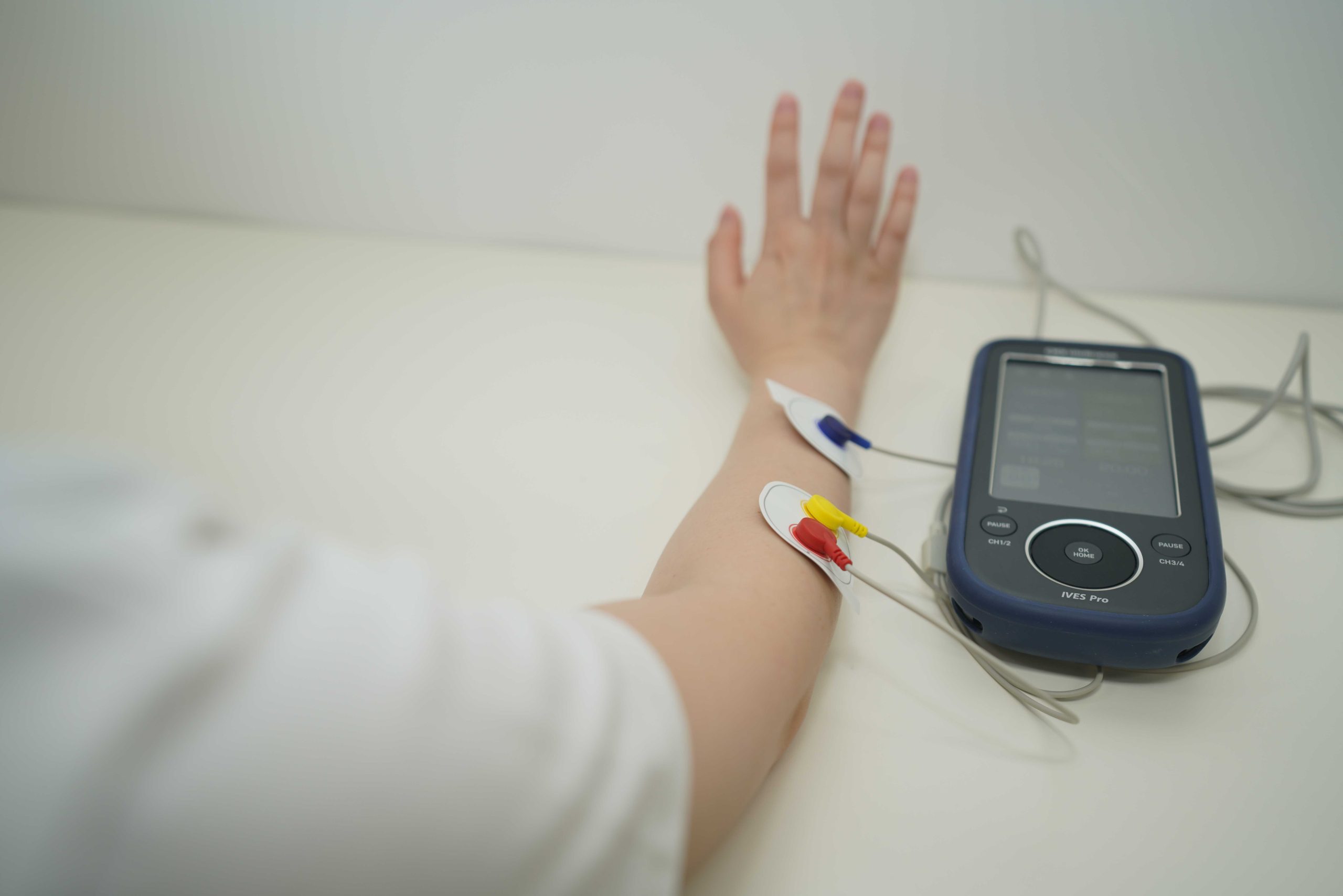 IVESで筋肉動作を補助する様子